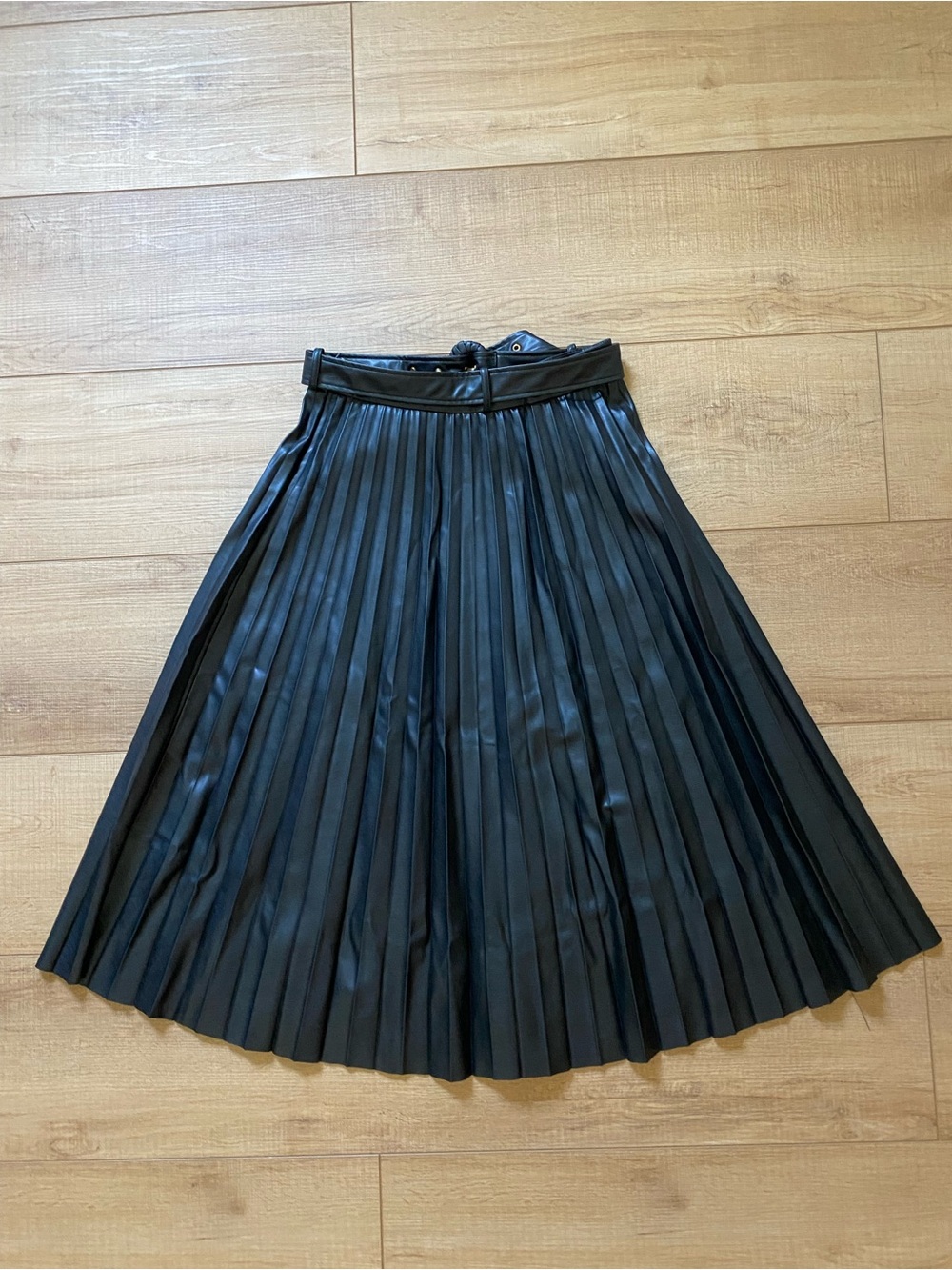 Zara Black Pleated Faux-Leather Midi Skirt with Belt - Picture 3 of 4